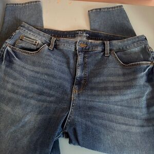 Women’s Time and Tru high rise curvy blue jeans